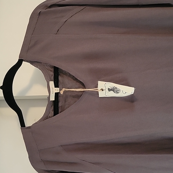 NWT Easel exposed hem top, gray, size medium - Picture 2 of 5
